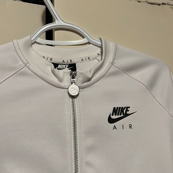 Nikr Cropped Zip Up - Picture 2 of 3